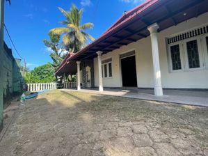 18P Square Land with House in Maharagama