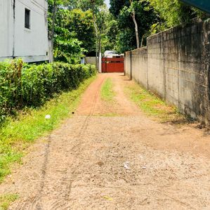 Residential Land for Sale in Nugegoda – 32.2P Total with Two Old Houses - Image 2