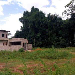 තිහාරිය අවටින් වාරණ පාරට ලගින්ම නේවාසික බිම්කොටසක් - Image 3