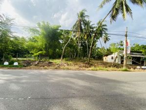 Land Infront of Kurunagala Negombo Road at Pannala ( Pallama Makadura )