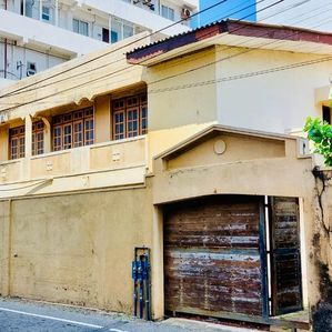 Highly Residential Area Land For Sale With a Old House in Colombo 04 - Image 2