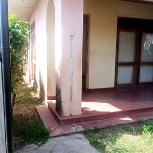 Valuable Land With House For Sale in Galkissa - Mount Lavinia - Image 3