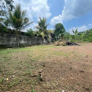 10 Perched Squre Land For Sale in Kahathuduwa - Image 2